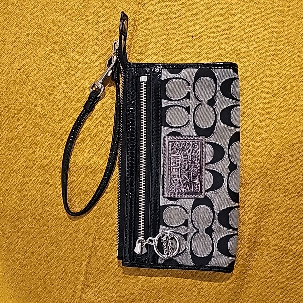 COACH POPPY Signature Canvas Wristlet